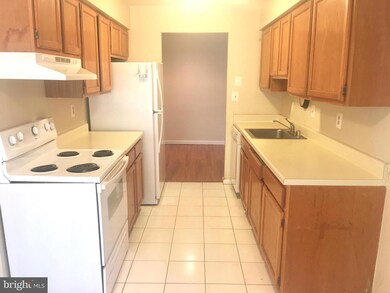 19915 Appledowre Cir, Germantown, MD 20876 - photo 2