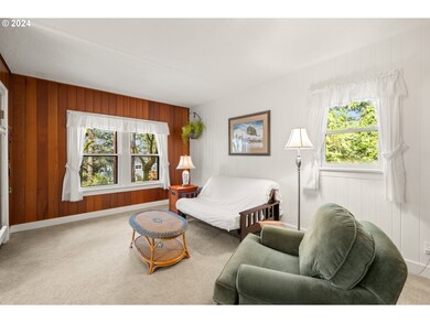 Living Room/Entrance