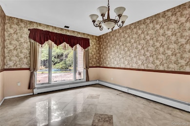 1 Oakleaf Ct, Huntington, NY 11743 - photo 3