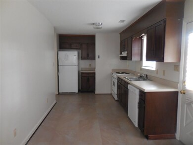 703 Christopher Ct, Jacksonville, NC 28546 - photo 4