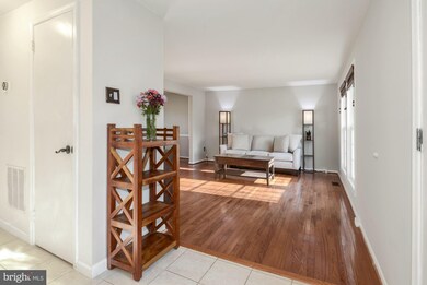 12628 Magna Carta Rd, Herndon, VA 20171 - photo 4