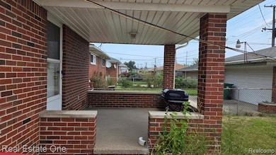 17050 Stricker Ave, Eastpointe, MI 48021 - photo 4