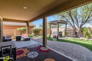 Huge Covered Patio!