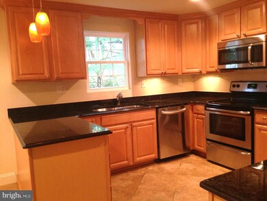 8467 Kings Meade Way, Columbia, MD 21046 - photo 4