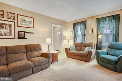 17 W Locust St, Mechanicsburg, PA 17055 - photo 3