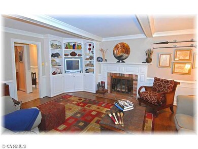 Den/Family/Great Room - Even more built-in cabinet