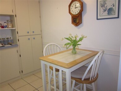 EAT-IN AREA IN KITCHEN