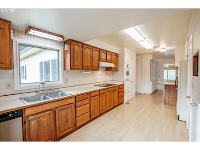 24333 Vaughn Rd, Veneta, OR 97487 - photo 6