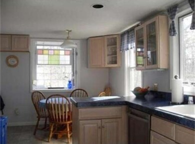 94 Woolworth St, Longmeadow, MA 01106 - photo 3