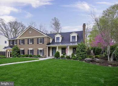 902 Emerald Dr, Alexandria, VA 22308 - photo 2