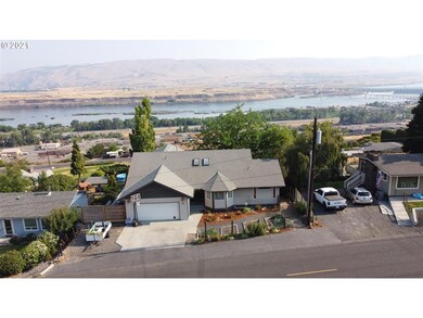 2617 E 10th St, the Dalles, OR 97058 - photo 2