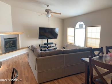 4002 Lakehurst Circle, #6 Living room