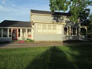 ENCLOSED PORCH AREA