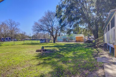 1809 W Sidnor St, Alvin, TX 77511 - photo 5