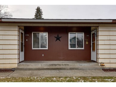 304 E Park St, Enterprise, OR 97828 - photo 2