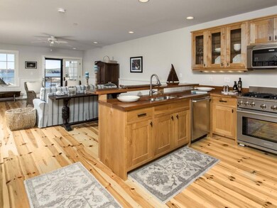 Kitchen-living room facing the...
