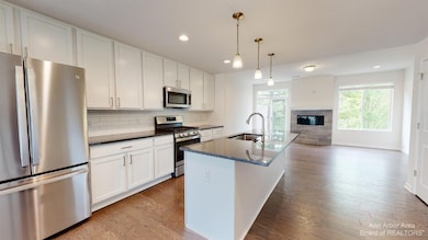 2731 Bristol Ridge Dr, Ann Arbor, MI 48105 - photo 3