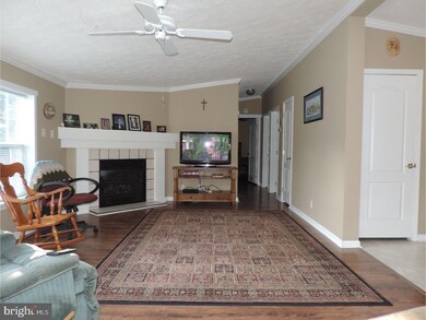 207 Hemlock Dr, Doylestown, PA 18901 - photo 3