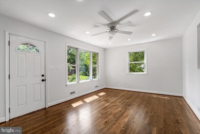 404 Homewood Rd, Linthicum Heights, MD 21090 - photo 4