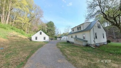 Left Rear / Detached Garage