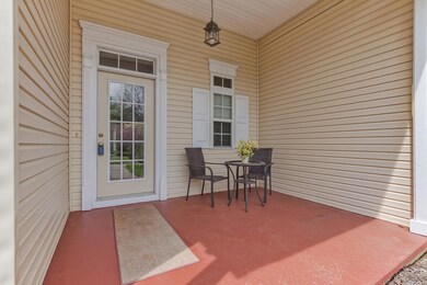 02_SaloliWay_189_FrontPorch