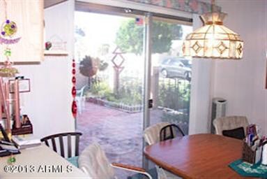 Eat in kitchen area off the courtyard