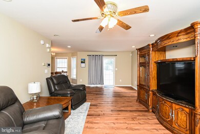 27 1st St, Colonial Beach, VA 22443 - photo 3