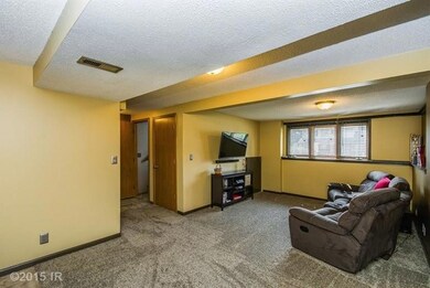 1626 E Creston Ave, Des Moines, IA 50320 - photo 3