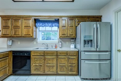 4932 S Oak Ave, Broken Arrow, OK 74011 - photo 6