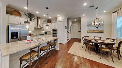 Kitchen & Dining