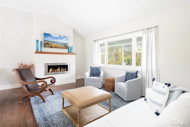 1995 Ruth Rd, Mattituck, NY 11952 - photo 4