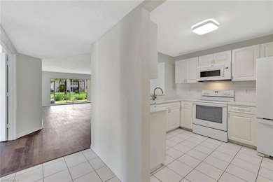729 Landover Ct unit 101, Naples, FL 34104 - photo 5