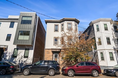574 E 3rd St, Boston, MA 02127 - photo 4