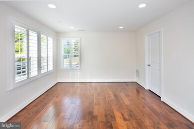 6161 Carey Park Ln, Falls Church, VA 22041 - photo 4