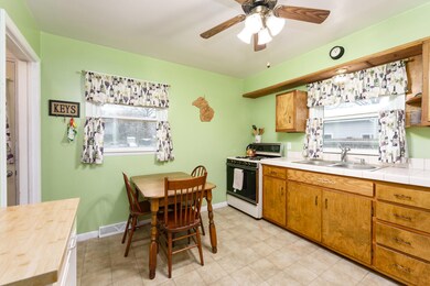 State_St_S_201_PawPaw_49079-5