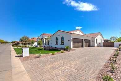 2557 E Locust Dr-4