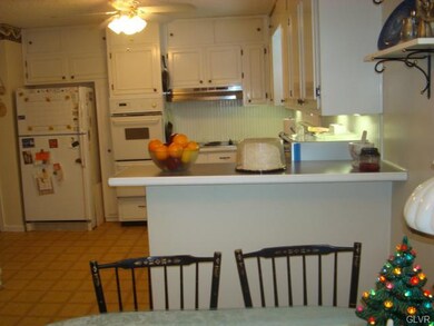 1449 Colgate Dr, Bethlehem, PA 18017 - photo 3