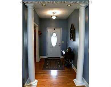 613 Parkstone Dr, Fraziers Bottom, WV 25082 - photo 6