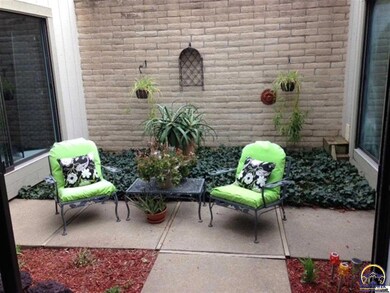 6 SW Pepper Tree Ln, Topeka, KS 66611 - photo 3