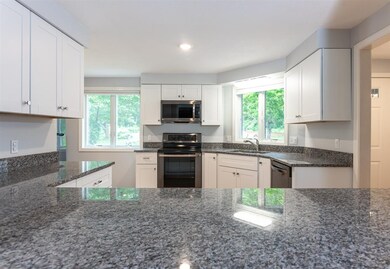 86 Walden Pond Dr, Nashua, NH 03064 - photo 5