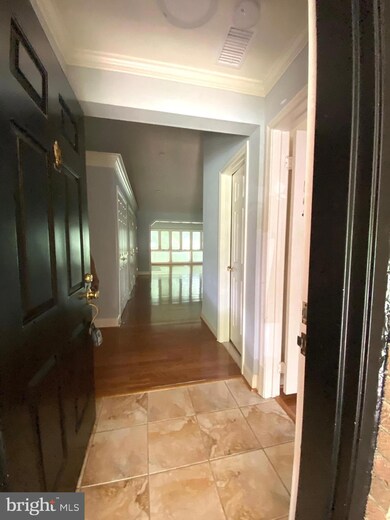 5702 Brewer House Cir unit 20112, Rockville, MD 20852 - photo 2