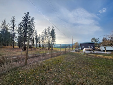View of yard featuring a mountain view