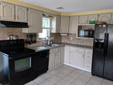 22 Hiram Ave, Springfield, MA 01119 - photo 4