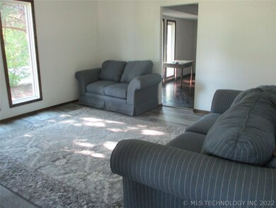 402 E 8th St, Cushing, OK 74023 - photo 4