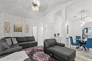 637 Desierto Bonito St, Horizon City, TX 79928 - photo 5