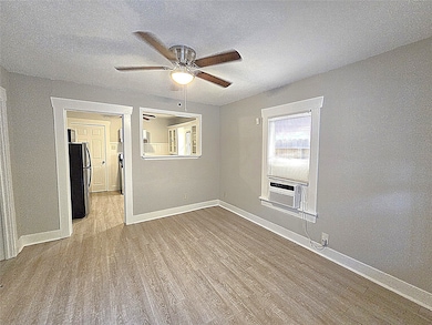 2812 Saint Emanuel St, Houston, TX 77004 - photo 2