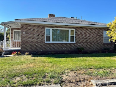 1138 W Columbia Ave, Moses Lake, WA 98837 - photo 2