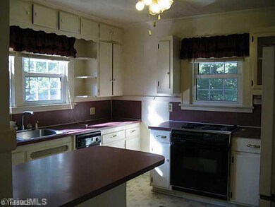 838 Center St, Asheboro, NC 27203 - photo 4