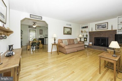 7006 Stratford Dr, Sykesville, MD 21784 - photo 2