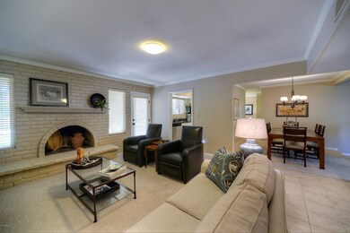 005_Family Room